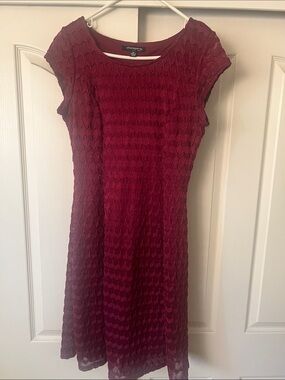 Sharagano Burgundy Textured Cap-Sleeve Midi Dress